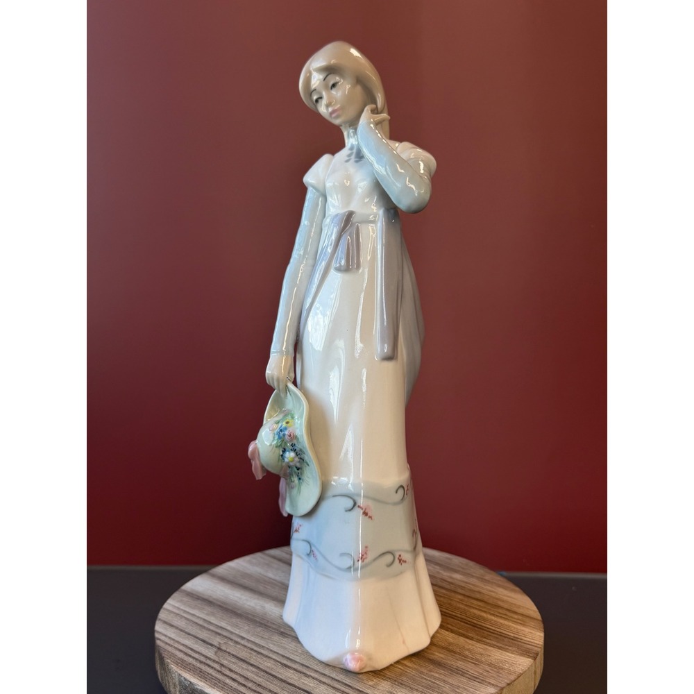 Vintage Casades of Spain, Lladro Style Porcelain Figurine Lady with Floral Hat - Picture 2 of 9